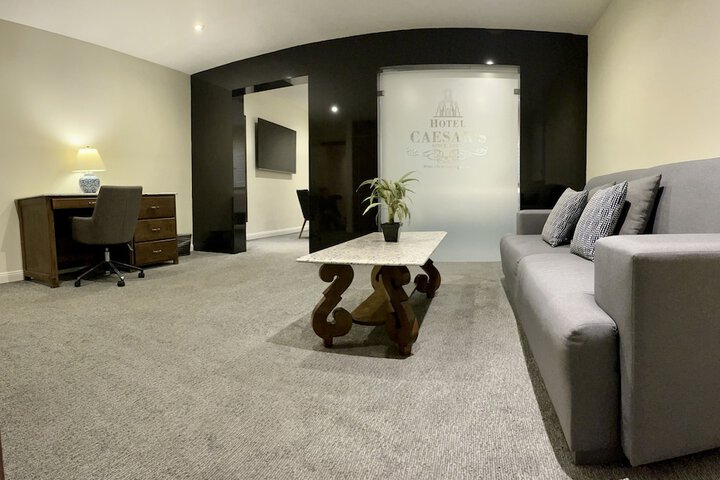 Room 14 of 22