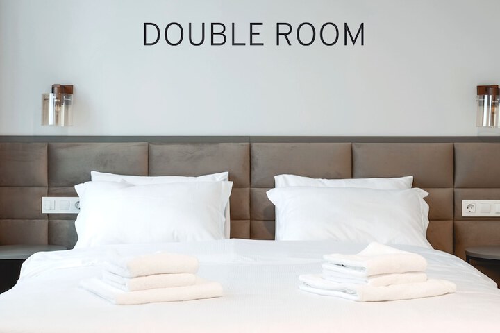Room 2 of 36