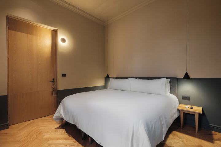 Room 16 of 115
