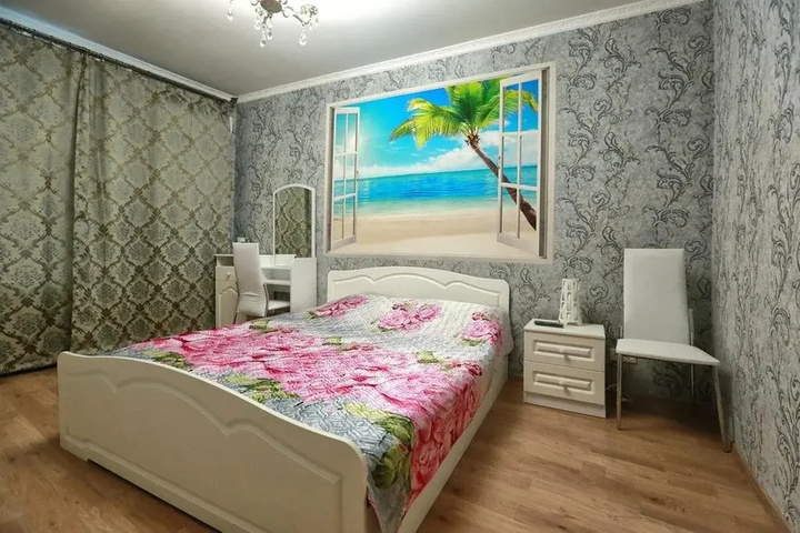 Room 4 of 12