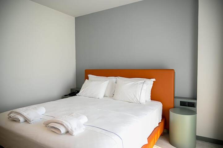 Room 12 of 207
