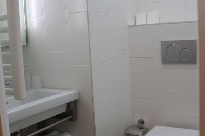 Room 75 of 94