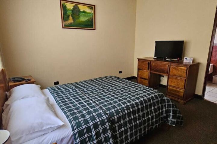 Room 8 of 27