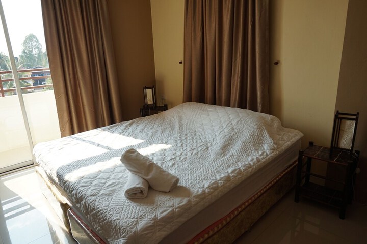 Room 8 of 38
