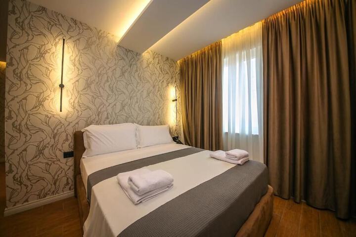 Room 28 of 108