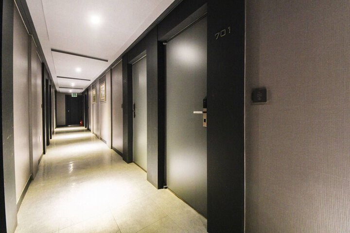 Ballroom/Hall 35 of 38