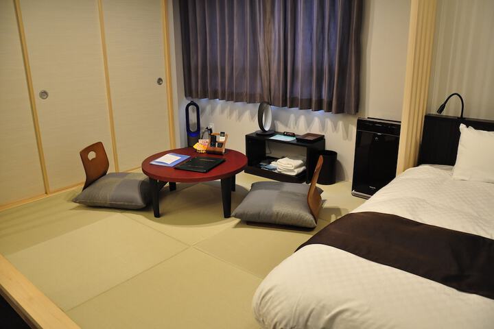 Room 13 of 51