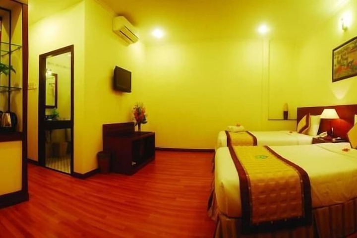 Room 10 of 33