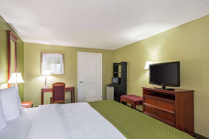 1 King Bed (7 of 9)
