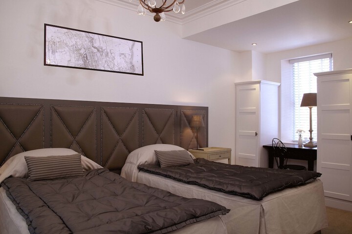 Room 2 of 7