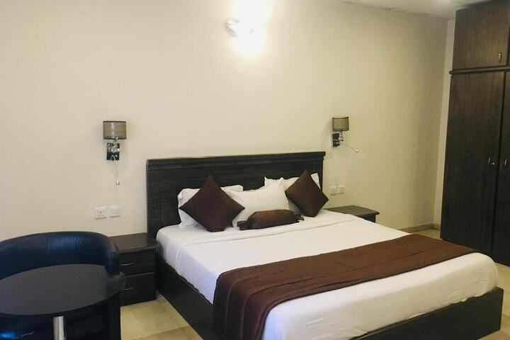 Room 7 of 42