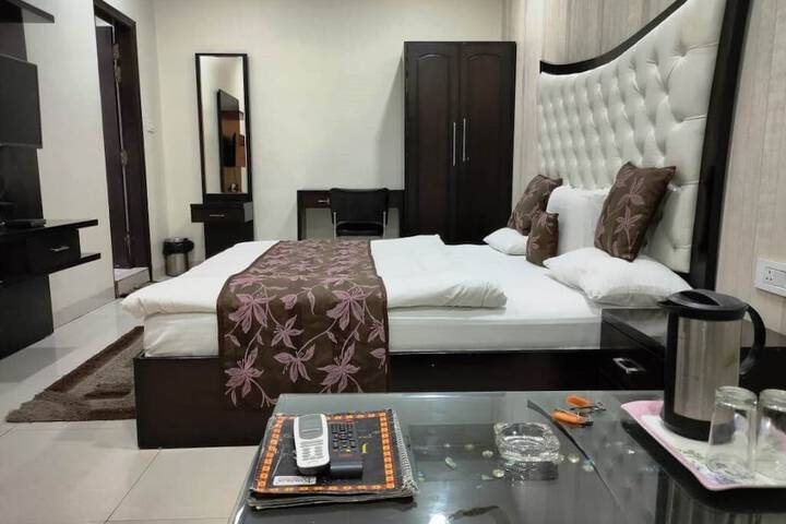 Room 8 of 24