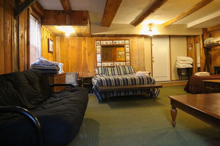 Room 27 of 165