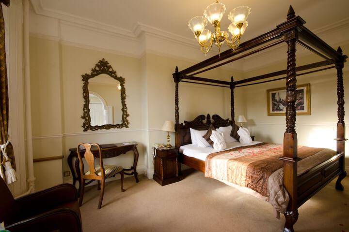 Room 4 of 34