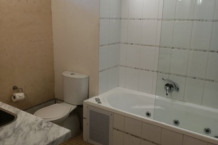 Jetted tub