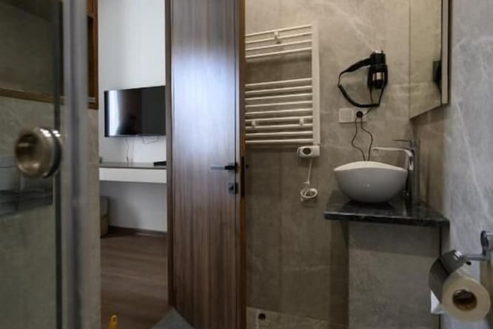 Room 15 of 22