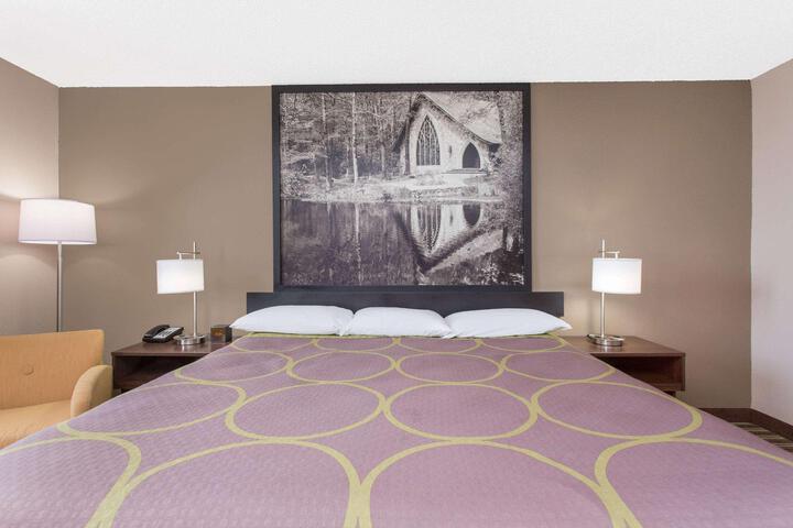 1 King Bed (1 of 10)