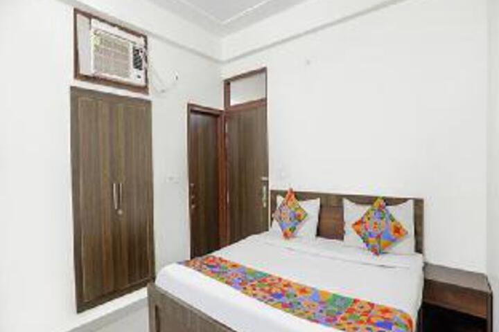 Room 11 of 24