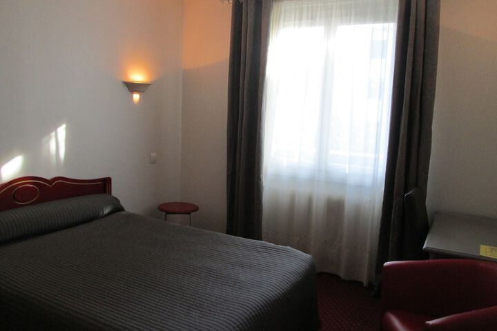 Room 11 of 31