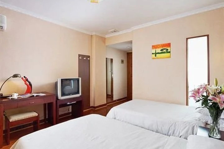 Room 3 of 10
