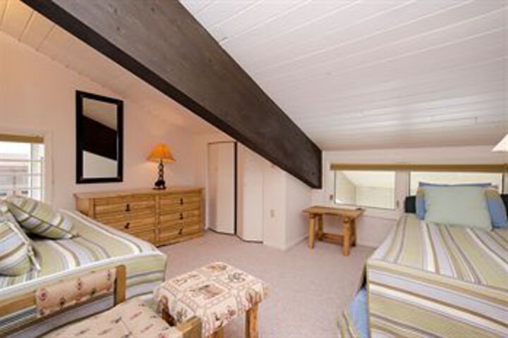 Room 12 of 27