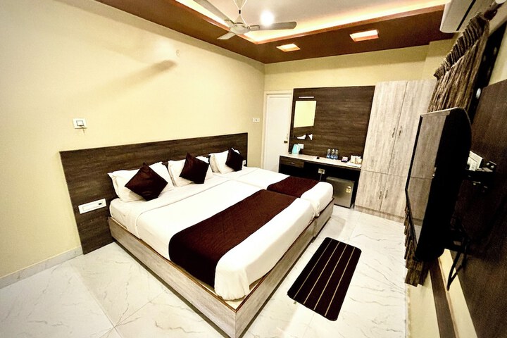 Room 3 of 20
