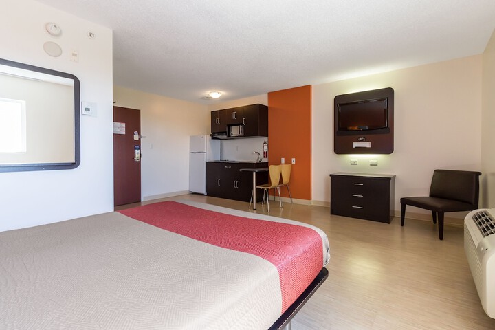1 Queen Bed (13 of 48)