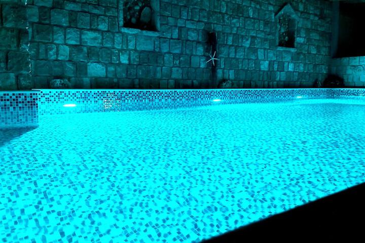 Pool 70 of 100