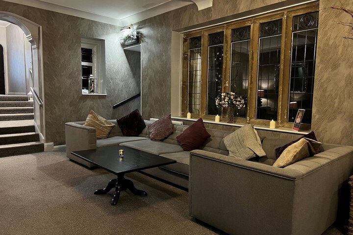 Lounge 50 of 69