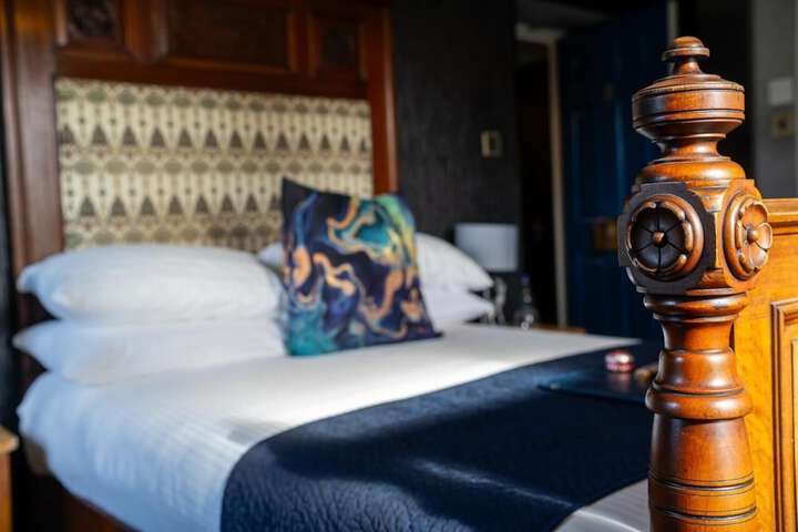 Room 5 of 27