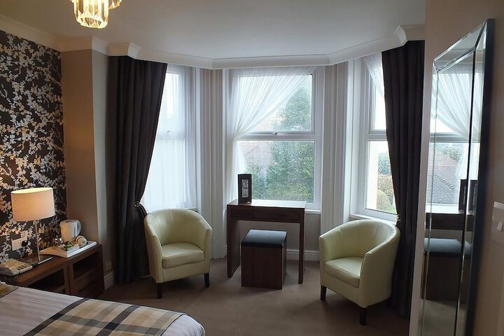 Room 16 of 38