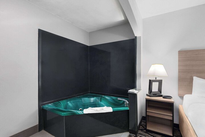 Jetted tub