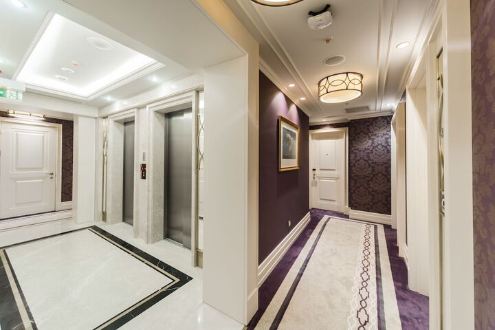 Ballroom/Hall 91 of 95