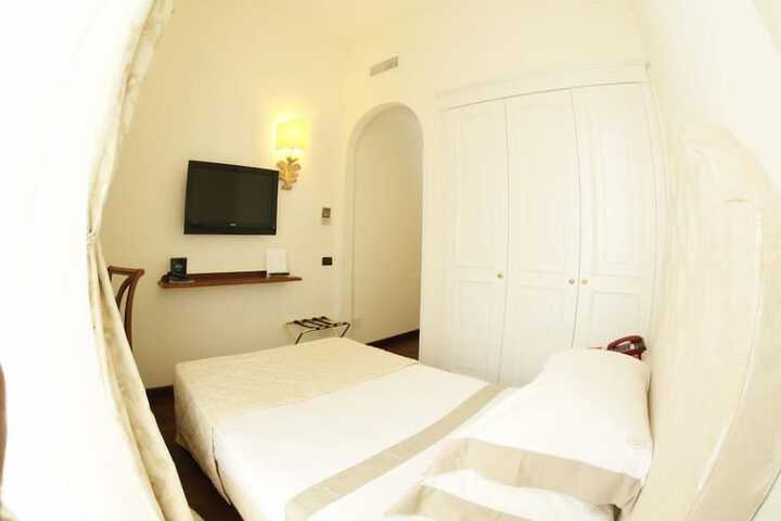 Room 8 of 61