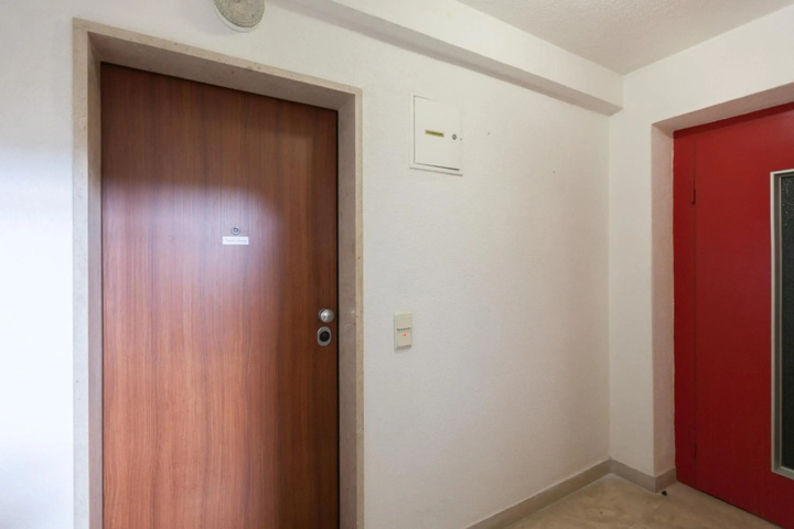 Room 13 of 18