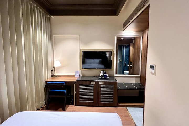 Room 7 of 105
