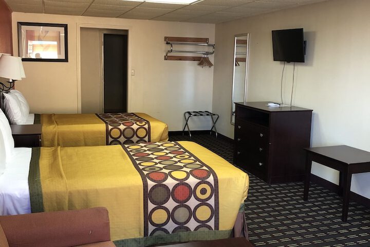 1 King Bed (6 of 17)
