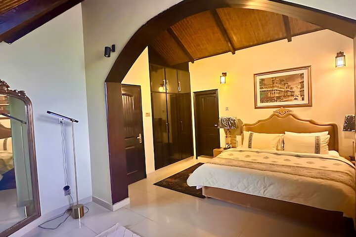 Room 9 of 31