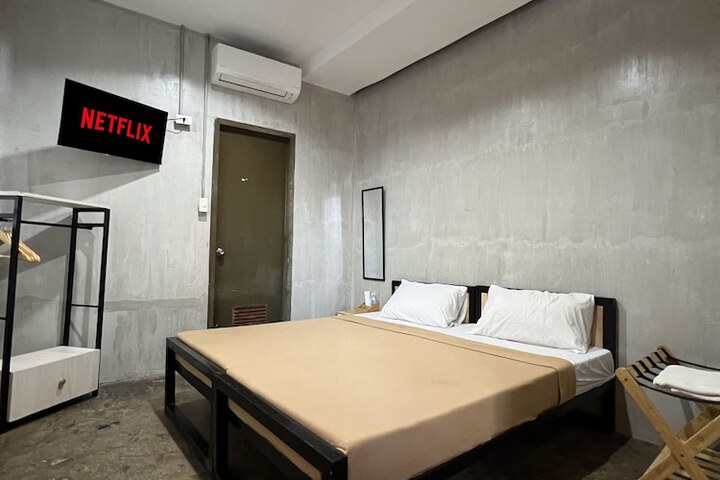 Room 12 of 74