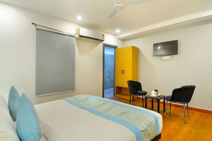 Room 11 of 17