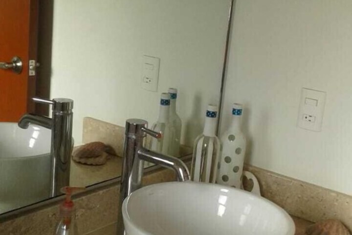 Room 5 of 10
