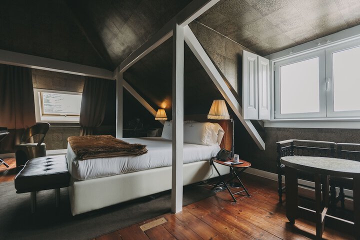 Room 19 of 245