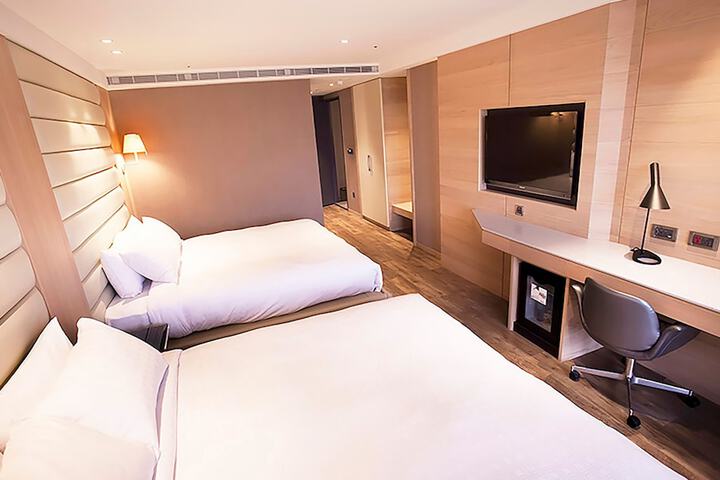 Room 12 of 29