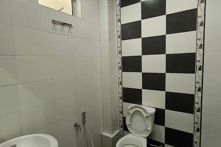 Room 6 of 29