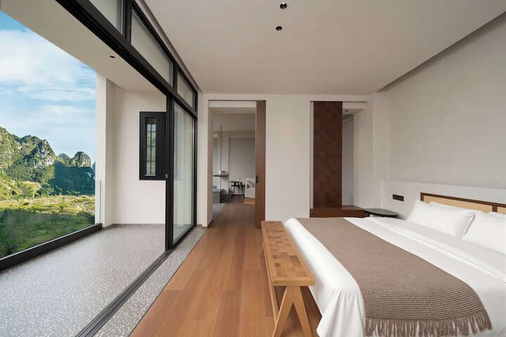 Room 10 of 21