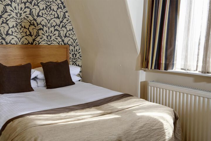 Room 15 of 40