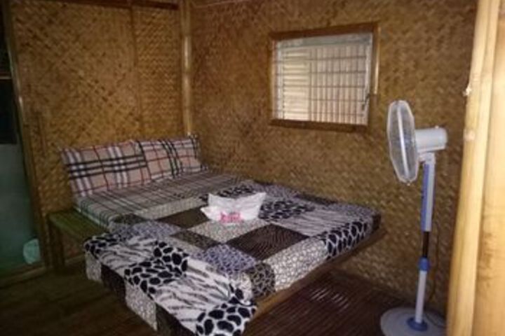 Room 9 of 18