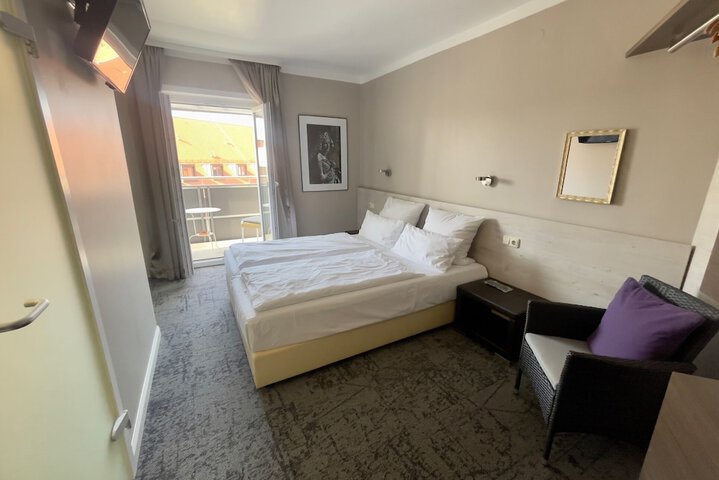 Room 21 of 136