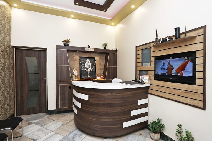 OYO 24553 PARADISE INN NEWTOWN