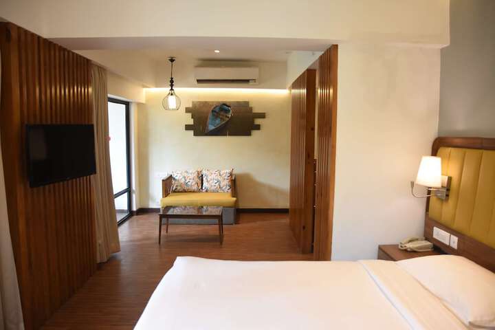 Room 6 of 143